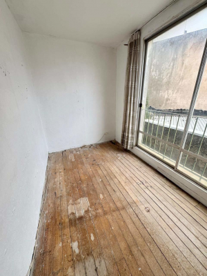 -4