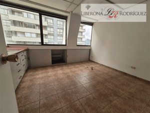 103001885-1