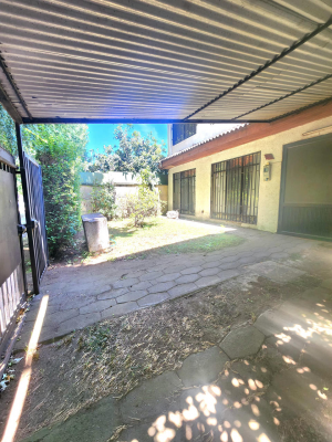 amplia-casa-en-venta,-a-pasos-del-centro-de-los-1