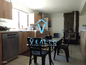 amplia-casa-en-condominio-lomas-de-raunquen,-talca-1
