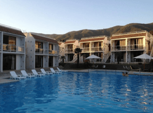 casa-en-olmue-de-dos-pisos-con-piscina-1