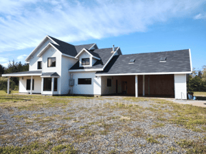 amplia-parcela-con-casa-grande-y-cabana-adicional-1