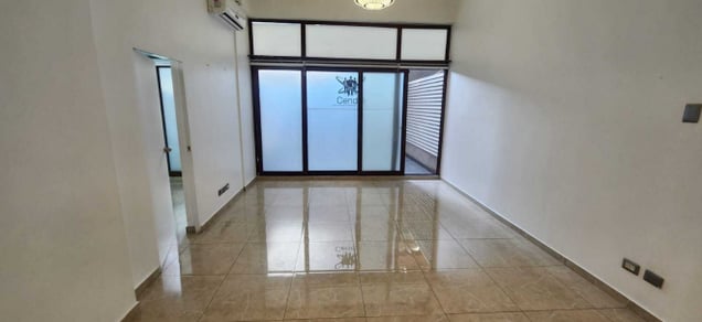 Oficina en Las Condes - Moderna clinica permisos al dia terraza (170241)-1 Oficina en Las Condes - Moderna clinica permisos al dia terraza (170241)-1