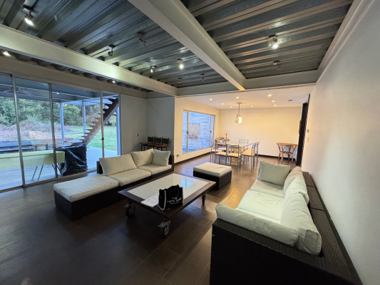 moderna-casa-6-dormitorios-amplios-espacios-(1-5