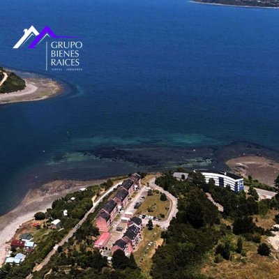 vista-imponente-hacia-la-bahia,-urbanizado-(84-3