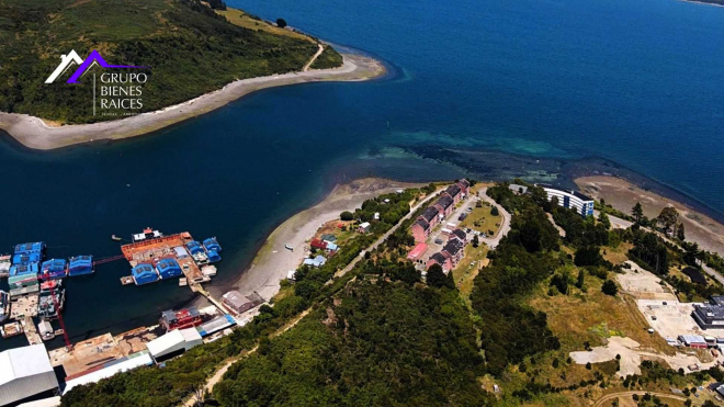 vista-imponente-hacia-la-bahia,-urbanizado-(84-5