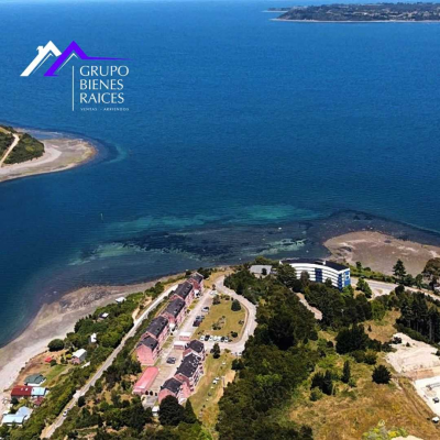 vista-imponente-hacia-la-bahia,-urbanizado-(84-7