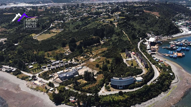 vista-imponente-hacia-la-bahia,-urbanizado-(84-9