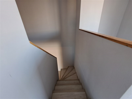 102058572-4