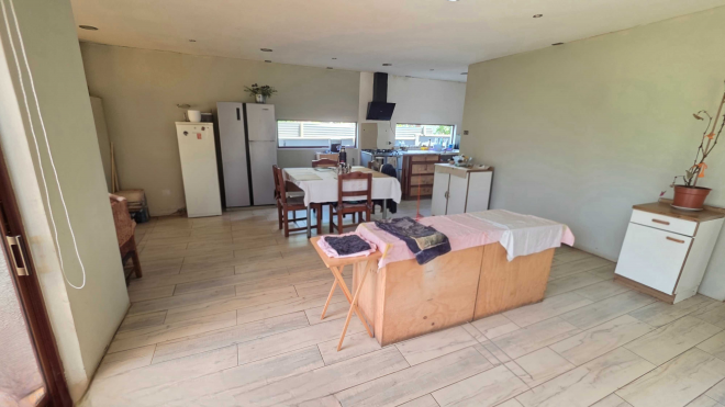 casa-en-coronel-4-dormitorios-+-sala-de-estar-(-7