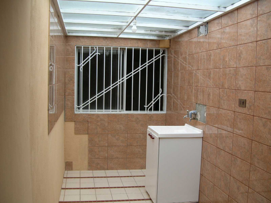 moderna-casa-con-excelente-conectividad-(153054)-9