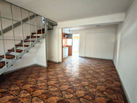 venta-casa-villa-alemana-4d-1b-troncos-viejos-3