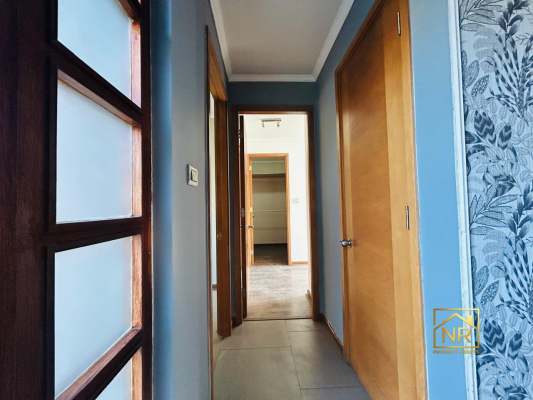 excelente-casa-familiar-con-4d-3b-y-430-m2-d-7