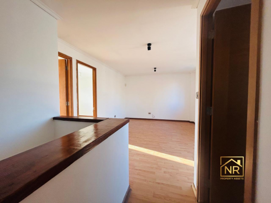 excelente-casa-familiar-con-4d-3b-y-430-m2-d-8