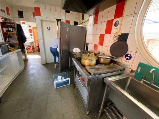 vende-derecho-a-llave-|-local-gastronomico-(158-8