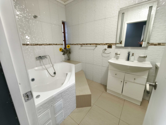amplia-casa-con-uso-comercial-(161080)-3