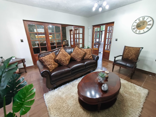 amplia-casa-con-uso-comercial-(161080)-6