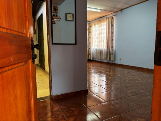 amplia,-solida-y-confortable-casa-6