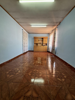 amplia,-solida-y-confortable-casa-8