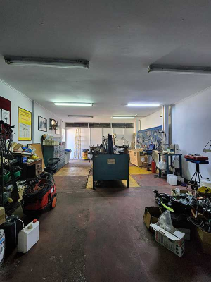 amplio-local-con-excelente-visibilidad-(163096)-8