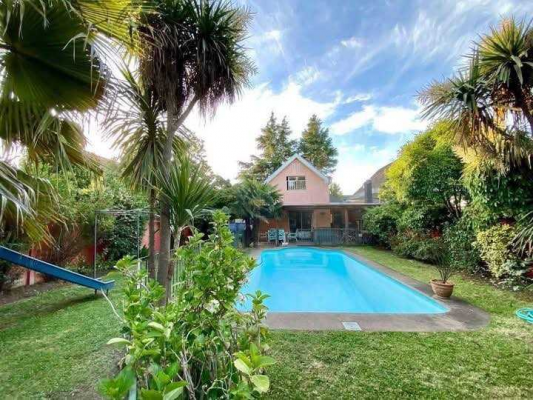 casa-de-2-pisos-con-quincho-y-piscina-(163986)-9
