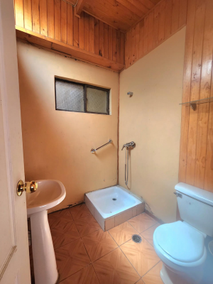 amplia-casa-en-venta,-a-pasos-del-centro-de-los-8