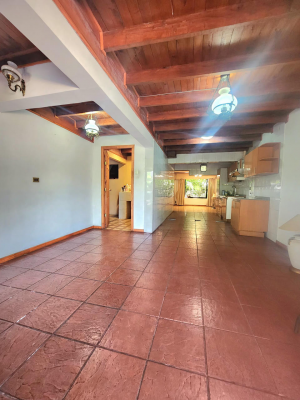 vende-amplia-casa-familiar-a-pasos-del-centro-d-6