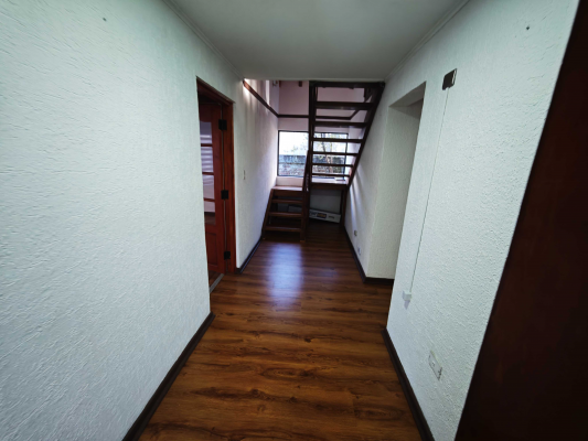 casa-con-amplios-espacios-y-jardin-(165439)-4