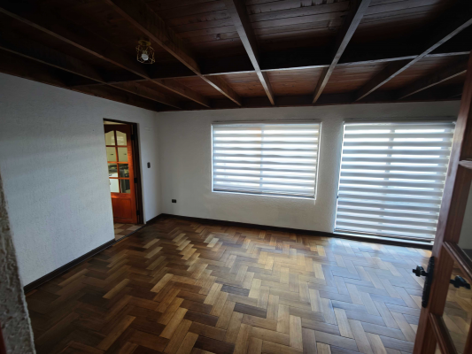 casa-con-amplios-espacios-y-jardin-(165439)-6