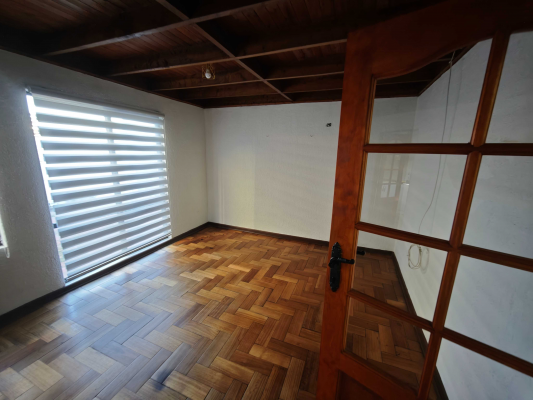 casa-con-amplios-espacios-y-jardin-(165439)-7