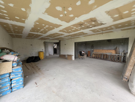 terreno-con-casa-en-obra-de-400-m2-y-alto-fluj-5