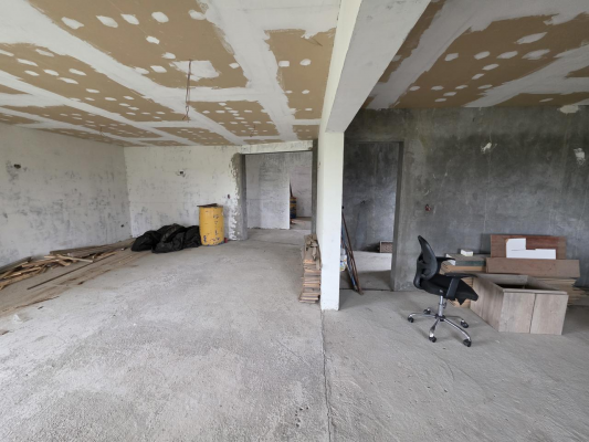 terreno-con-casa-en-obra-de-400-m2-y-alto-fluj-8