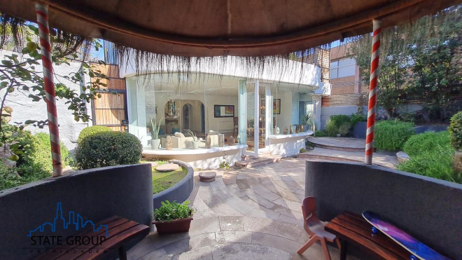 casa-con-arquitectura-unica-en-la-reina-9