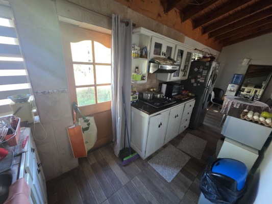 se-vende-casa-de-3d-con-terreno-extenso-y-galpo-8
