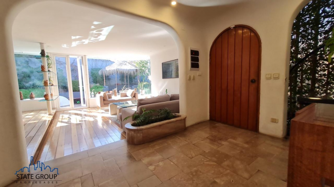 casa-con-arquitectura-unica-en-la-reina-9