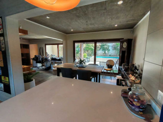 vende-moderna-casa-4d-5b-piscina-venado-(168857)-7