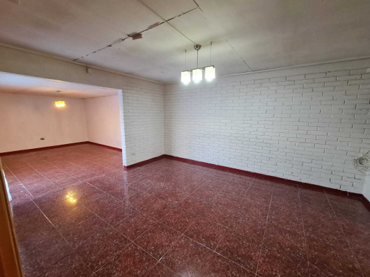 se-vende-amplia-casa-sector-residencial-(168896)-8