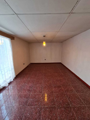 se-vende-amplia-casa-sector-residencial-(168896)-9