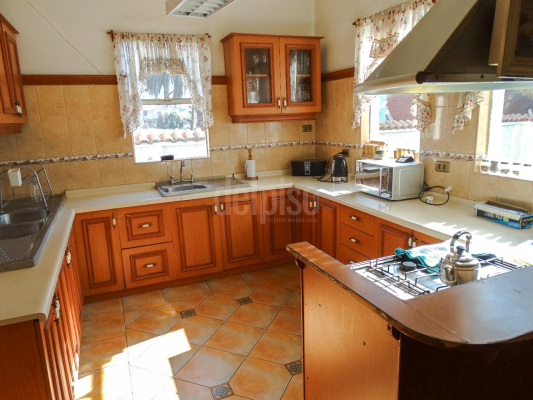 venta-hermoso-hotel-en-cerro-florida,-valparaiso-3