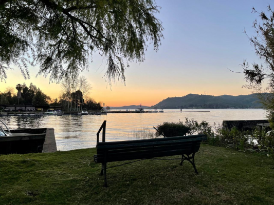 linda-casa-con-orilla-lago-rapel-9