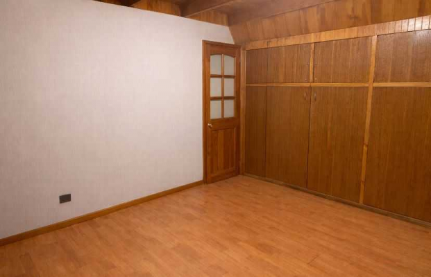 casa-amplia-y-moderna-con-jardin-privado-(155868)-6