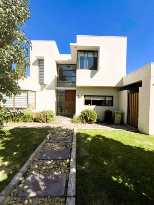 vivienda-moderna-ideal-para-familias-grandes-(1-3