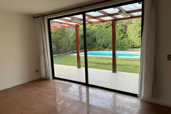 casa-con-amplio-jardin-y-piscina-(170091)-6
