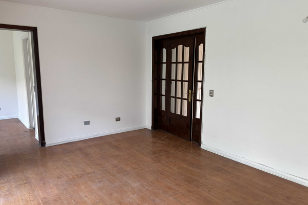casa-con-amplio-jardin-y-piscina-(170091)-8