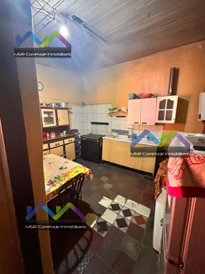 vendo-amplia-casa-en-barrio-residencial-7