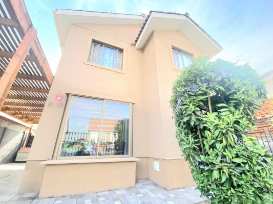 moderna-casa-con-gran-patio-trasero,-padre-hutado-4