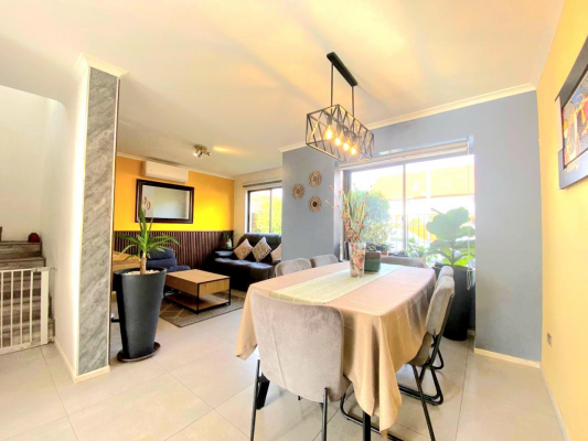 moderna-casa-con-gran-patio-trasero,-padre-hutado-5