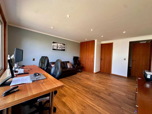 amplia-casa-con-diseno-moderno-(174597)-7