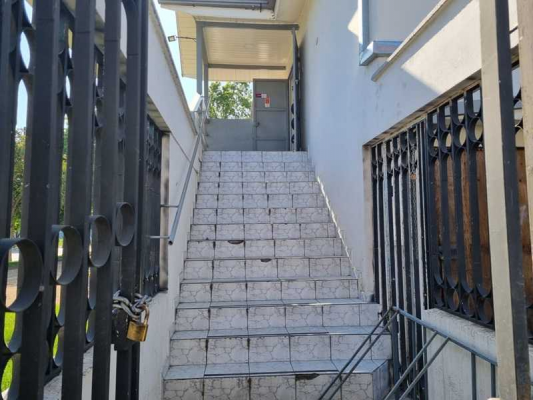 amplia-casa-/usos:-comercial-y-habitacional-(64-5