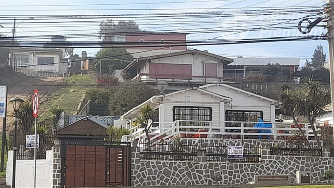 101078034-4